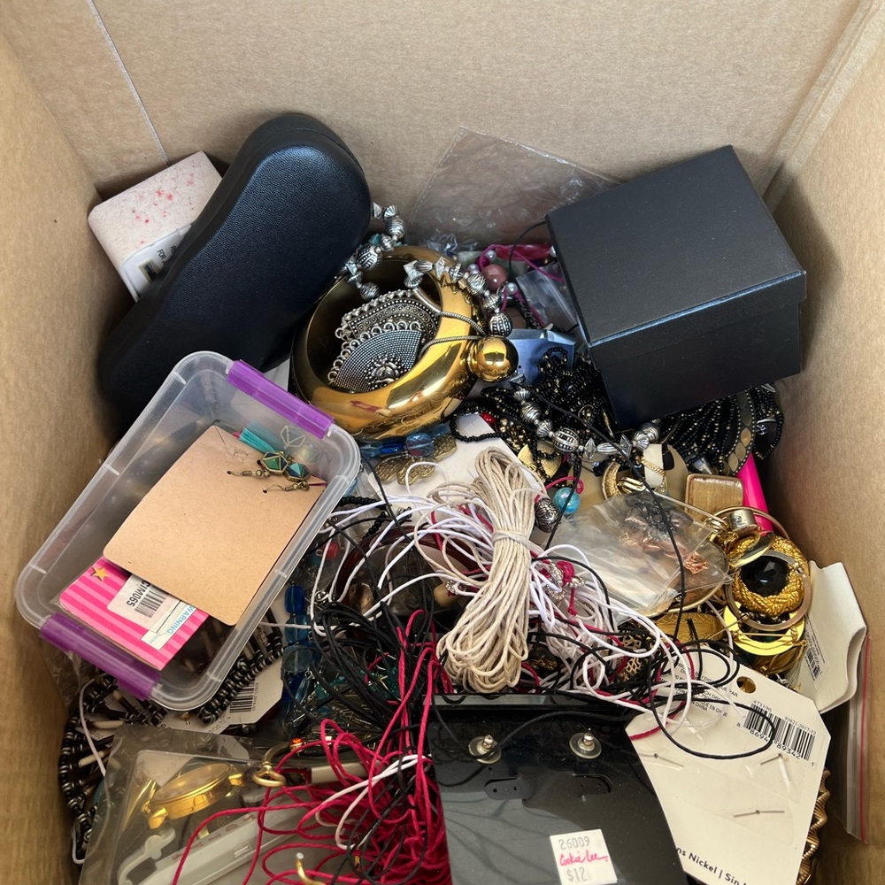 1lb Junk Drawer Jewelry Craft Jewelry - Picture 4 of 5